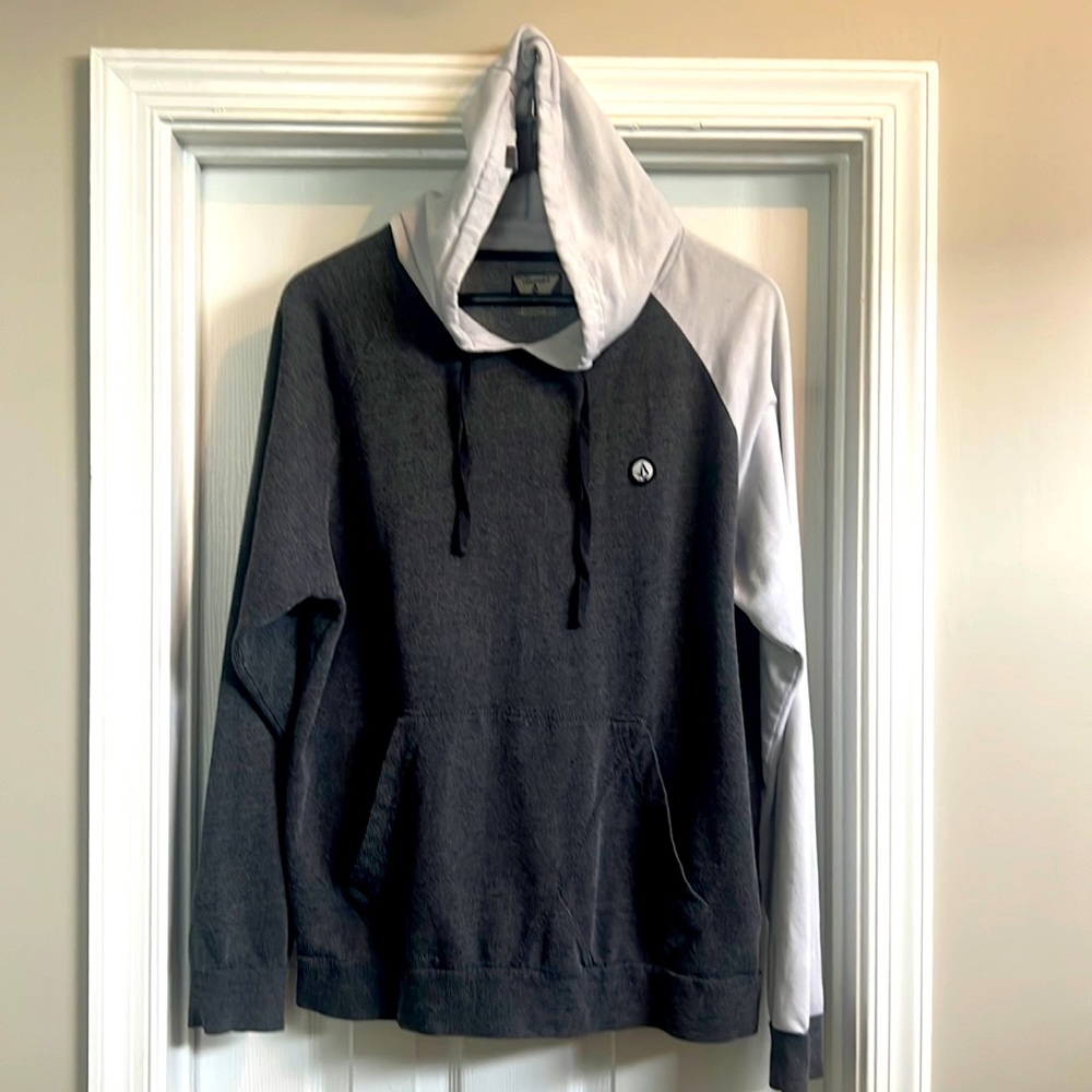 Genuine Volcom men’s size medium hoodie !